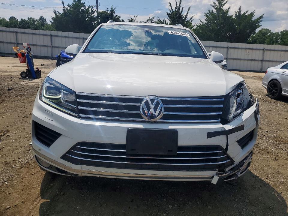 2017 Volkswagen Touareg VIN WVGRF7BP4HD004299 COPART salvage auction — FRONT END, Ct - Cert Of Title-Salvage, sold $2,200 on 2026-08-17 (photo 5)
