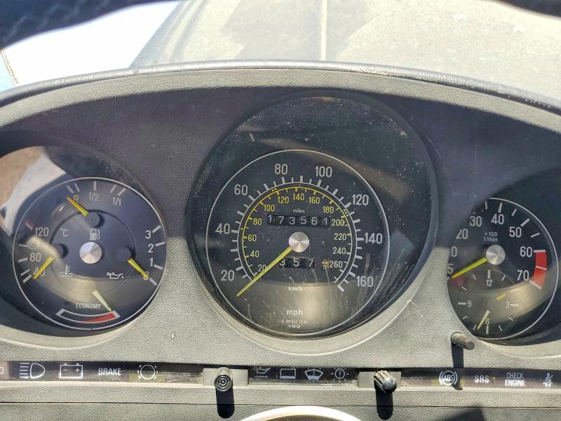 1989 Mercedes-benz 560 VIN WDBBA48D9KA094430 COPART salvage auction — MINOR DENT/SCRATCHES, FL - DIS/DLR/EXP ONLY CLEAN TITLE, sold $3,550 on 2026-07-31 (photo 9)