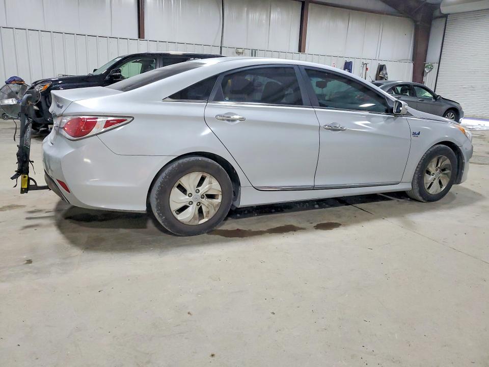 2014 Hyundai Sonata hybrid VIN KMHEC4A42EA113757 COPART salvage auction — MINOR DENT/SCRATCHES, Pa - Cert Of Title, sold $450 on 2026-07-29 (photo 3)