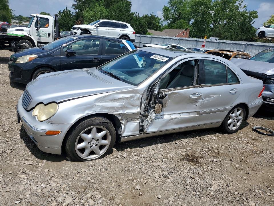 2004 Mercedes-benz C class VIN WDBRF61J04F549263 COPART salvage auction — SIDE, Md - Cert Of Salvage > 75% Damage, sold $300 on 2026-07-13 (photo 2)