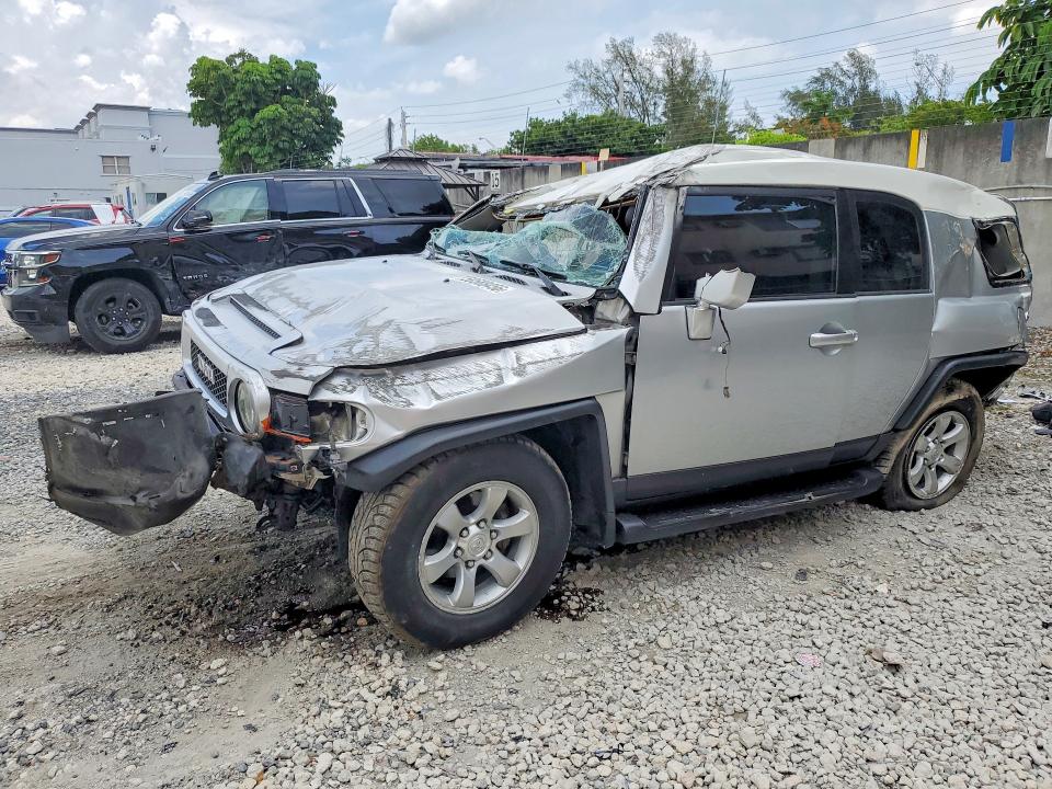 2007 Toyota Fj cruiser VIN JTEBU11F970008013 COPART salvage auction — ROLLOVER, FL - CERT OF TITLE SLVG REBUILDABLE, sold $1,150 on 2026-07-21 (photo 1)