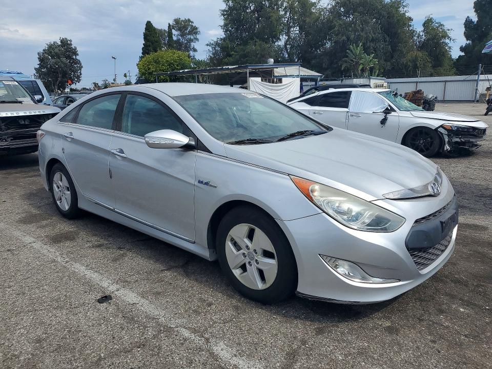 2011 Hyundai Sonata hybrid VIN KMHEC4A47BA000852 COPART salvage auction — FRONT END, CA - CERT OF TITLE-SALVAGED, sold $250 on 2026-07-24 (photo 4)