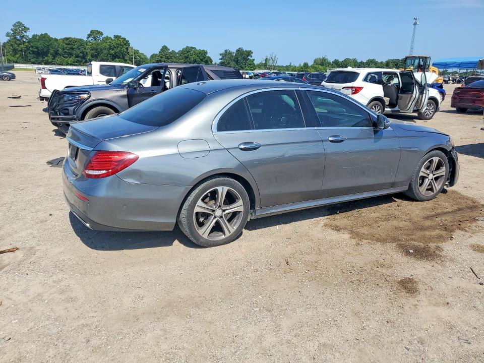 2017 Mercedes-benz E-klasse VIN WDDZF4JB5HA056976 COPART salvage auction — VANDALISM, Al - Cert Of Title-Salvage Title, sold $3,950 on 2026-08-29 (photo 3)