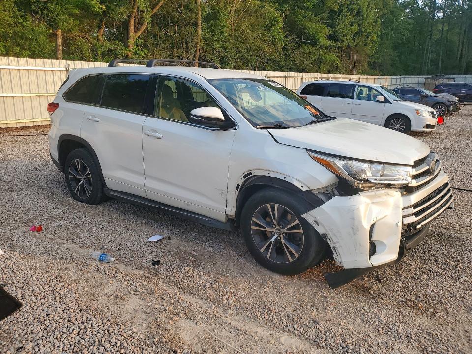 2017 Toyota Highlander VIN 5TDBZRFH4HS452610 COPART salvage auction — FRONT END, Nc - Salvage Certificate Of Title, sold $7,000 on 2026-08-21 (photo 4)