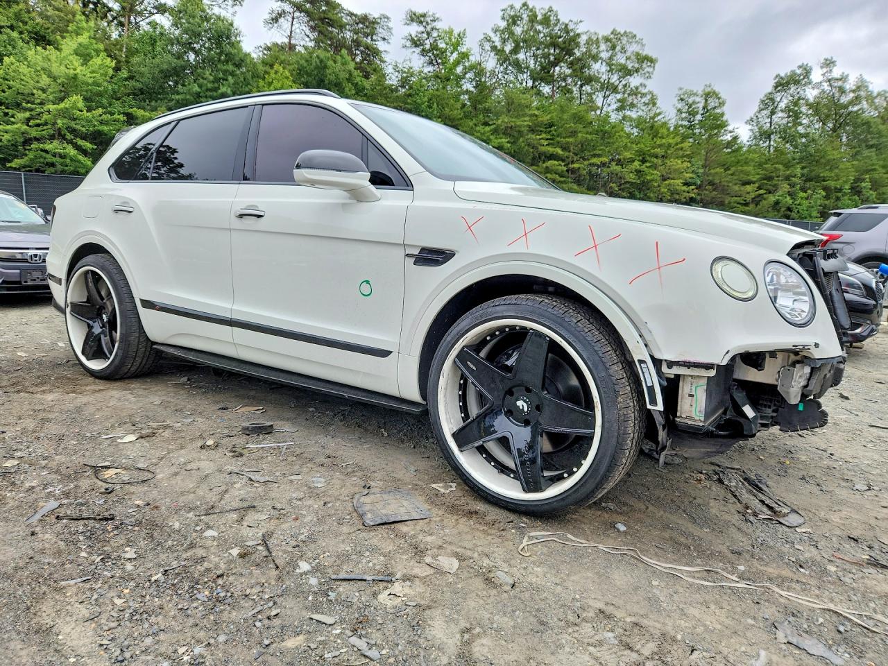 2017 Bentley Bentayga VIN SJAAC2ZV7HC012602 COPART salvage auction — Front End, S1 - Salvage Title, sold $26,250 on 2026-09-24 (photo 4)