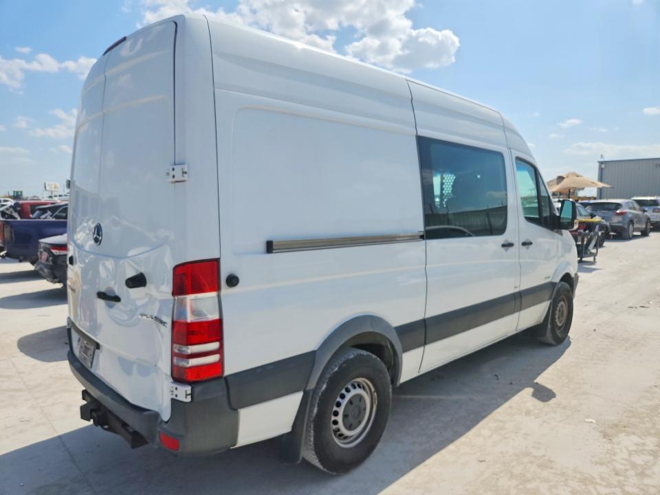 2016 Mercedes-benz Sprinter VIN WD3PE7DD5GP173370 COPART salvage auction — NORMAL WEAR, TX - CERTIFICATE OF TITLE, sold $1,800 on 2026-08-03 (photo 3)