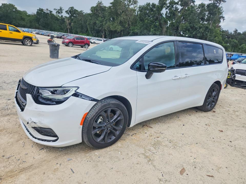 2026 Chrysler Pacifica VIN 2C4RC1BG5TR197773 COPART salvage auction — FRONT END, Salvage Title, sold $13,700 on 2026-07-28 (photo 1)