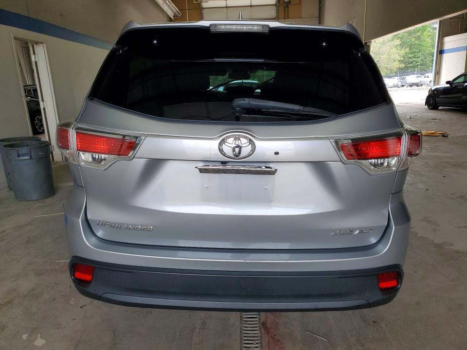 2015 Toyota Highlander VIN 5TDJKRFHXFS191996 COPART salvage auction — FRONT END, VA - CERT OF TITLE - SALVAGE, sold $5,200 on 2026-07-31 (photo 6)