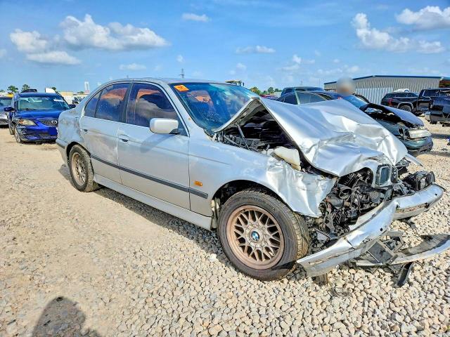 1999 BMW 5er VIN WBADM6339XBY30499 COPART salvage auction — FRONT END, TX - SALVAGE VEHICLE TITLE, sold $150 on 2026-08-14 (photo 4)