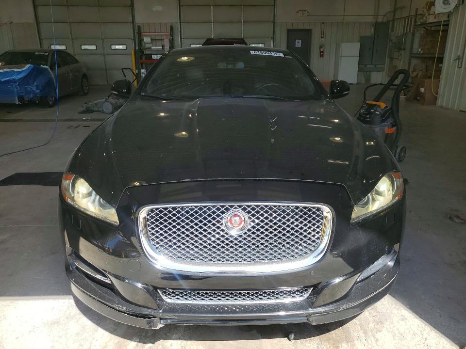 2015 Jaguar Xj VIN SAJWA1CZXF8V86757 COPART salvage auction — MINOR DENT/SCRATCHES, Tx - Dealer Only Clean Title, sold $1,000 on 2026-07-30 (photo 5)