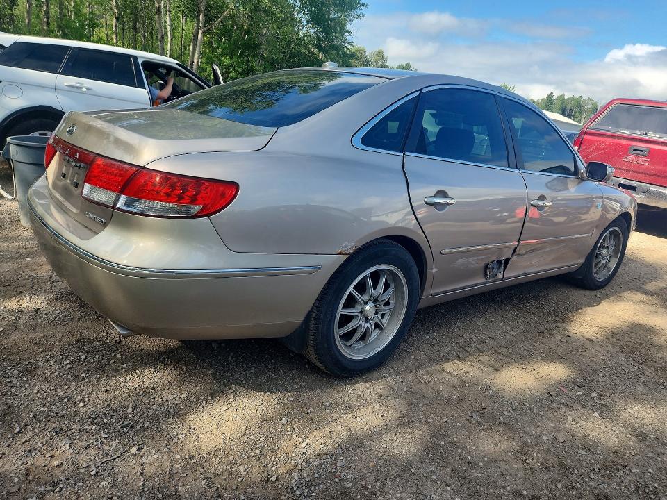 2008 Hyundai Azera VIN KMHFC46F58A301501 COPART salvage auction — SIDE, ON - PERMIT NO BRAND - UNFIT, sold $300 on 2026-07-28 (photo 3)