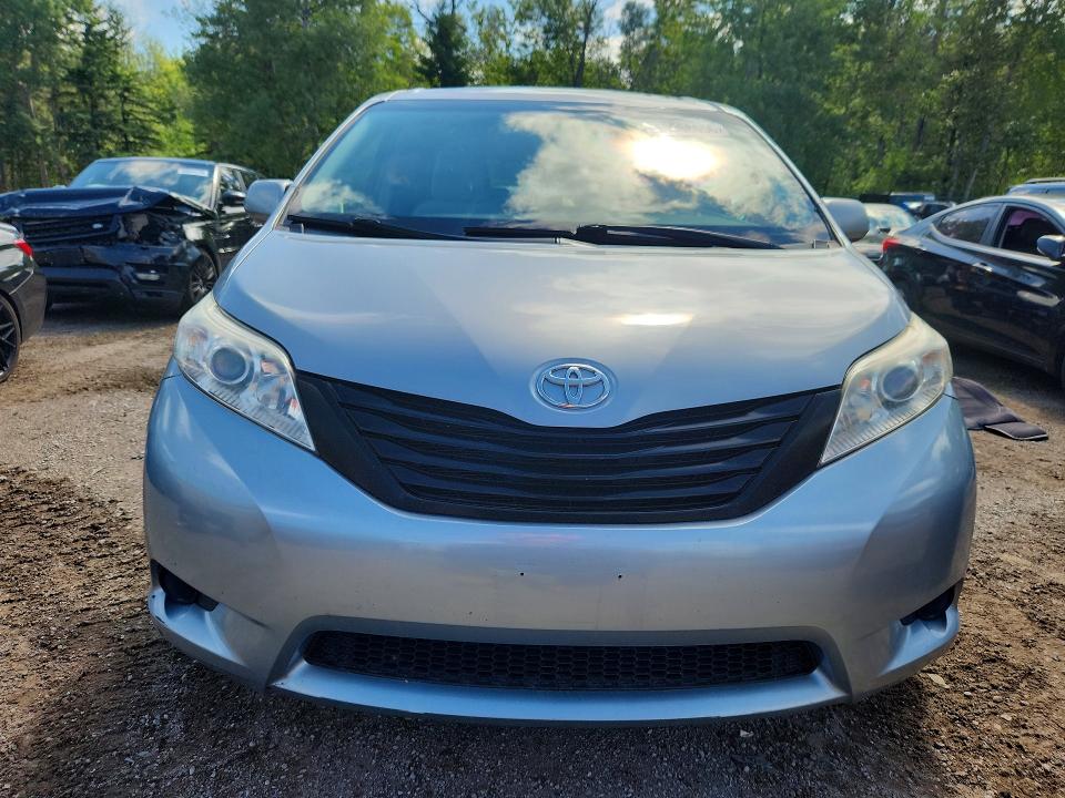 2016 Toyota Sienna VIN 5TDZK3DC7GS714125 COPART salvage auction — SIDE, ON - PERMIT NO BRAND - UNFIT, sold $1,100 on 2026-07-30 (photo 5)