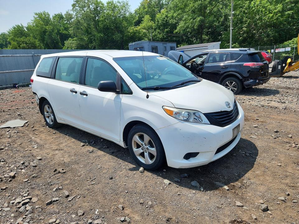 2014 Toyota Sienna VIN 5TDZK3DC1ES500390 COPART salvage auction — REAR END, NY - MV-907A SALVAGE CERTIFICATE, sold $350 on 2026-07-28 (photo 4)