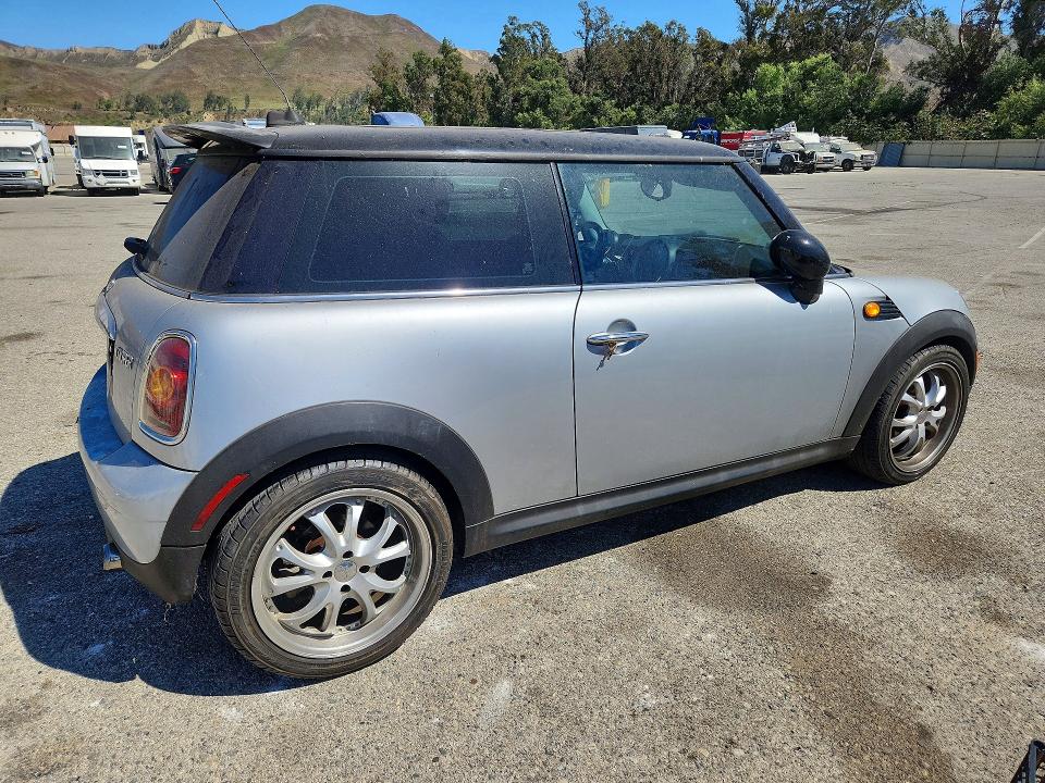 2010 Mini Cooper VIN WMWMF3C50ATZ64264 COPART salvage auction — NORMAL WEAR, Ca - Dis/Dlr/Exp Only Clean Title, sold $325 on 2026-07-31 (photo 3)