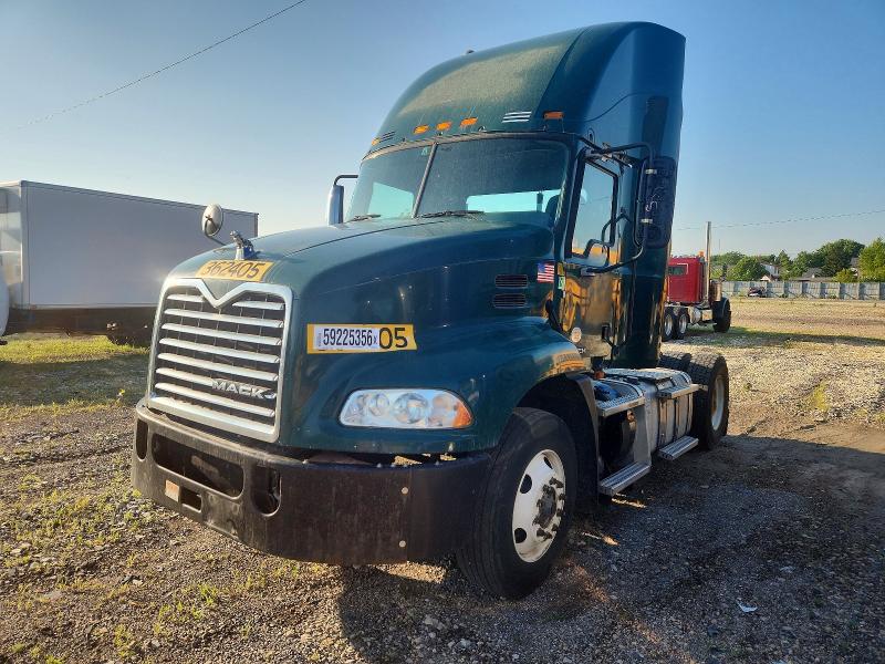 2017 Mack Cxu612 VIN 1M1AW01XXHM009713 COPART salvage auction — MINOR DENT/SCRATCHES, OK - CERTIFICATE OF TITLE (P), sold $1,450 on 2026-09-02 (photo 2)