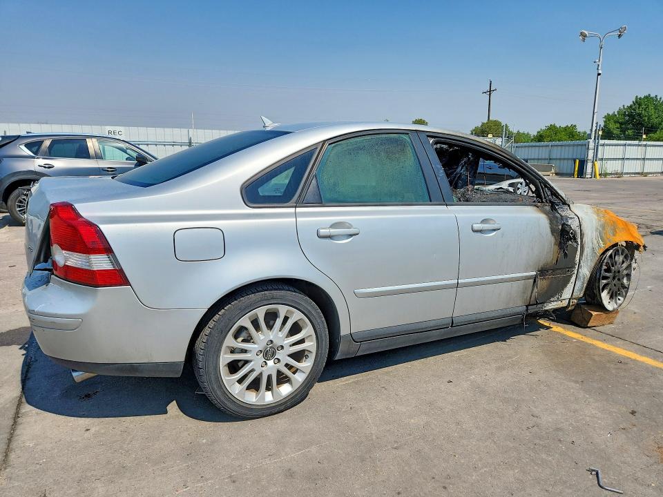 2005 Volvo S40 VIN YV1MS682452050801 COPART salvage auction — BURN, Co - Non-Repairable Cert Of Title, sold $250 on 2026-08-12 (photo 3)