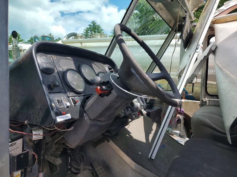 2007 Freightliner Chassis VIN 4UZAAPDHX7CY44917 COPART salvage auction — ROOF, MA - CERT OF TITLE-SALVAGE (P), sold $125 on 2026-08-12 (photo 8)