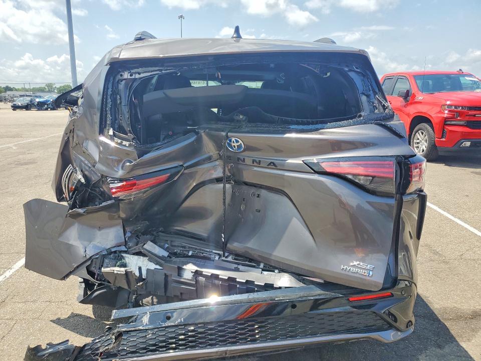 2022 Toyota Sienna VIN 5TDDRKEC1NS106676 COPART salvage auction — REAR END, Salvage Title, sold $9,300 on 2026-08-21 (photo 6)