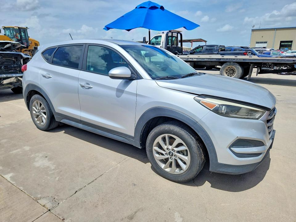 2017 Hyundai Tucson VIN KM8J23A45HU463804 COPART salvage auction — MINOR DENT/SCRATCHES, TX - CERTIFICATE OF TITLE, sold $2,200 on 2026-07-23 (photo 4)