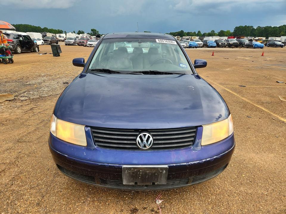 2001 Volkswagen Passat VIN WVWBH63B81P028526 COPART salvage auction — MECHANICAL, TX - CERTIFICATE OF TITLE, sold $175 on 2026-07-27 (photo 5)