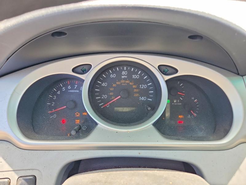 2004 Toyota Highlander VIN JTEDP21A340030627 COPART salvage auction — MINOR DENT/SCRATCHES, CA - DIS/DLR/EXP ONLY CLEAN TITLE, sold $900 on 2026-07-14 (photo 9)