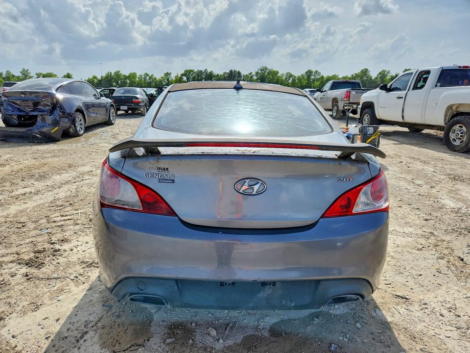 2010 Hyundai Genesis VIN KMHHT6KD4AU027429 COPART salvage auction — WATER/FLOOD, Tx - Cert Of Title-Reblt Slvg Flood, sold $350 on 2026-07-31 (photo 8)