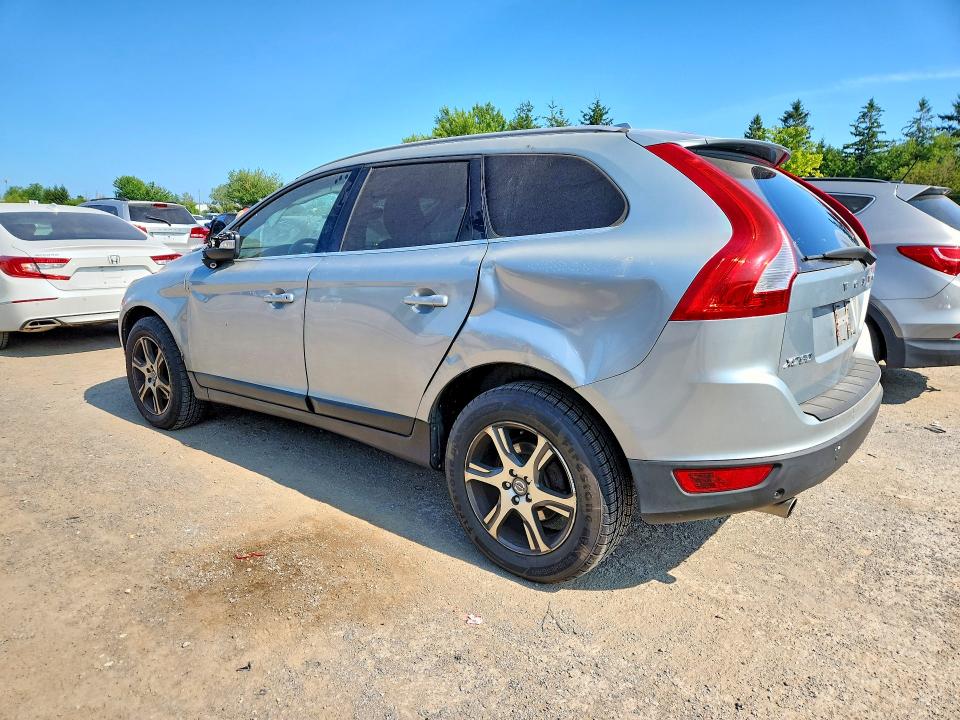 2011 Volvo Xc60 VIN YV4902DZ8B2152267 COPART salvage auction — ROLLOVER, ON - PERMIT IRREPAIRABLE, sold $425 on 2026-08-18 (photo 2)