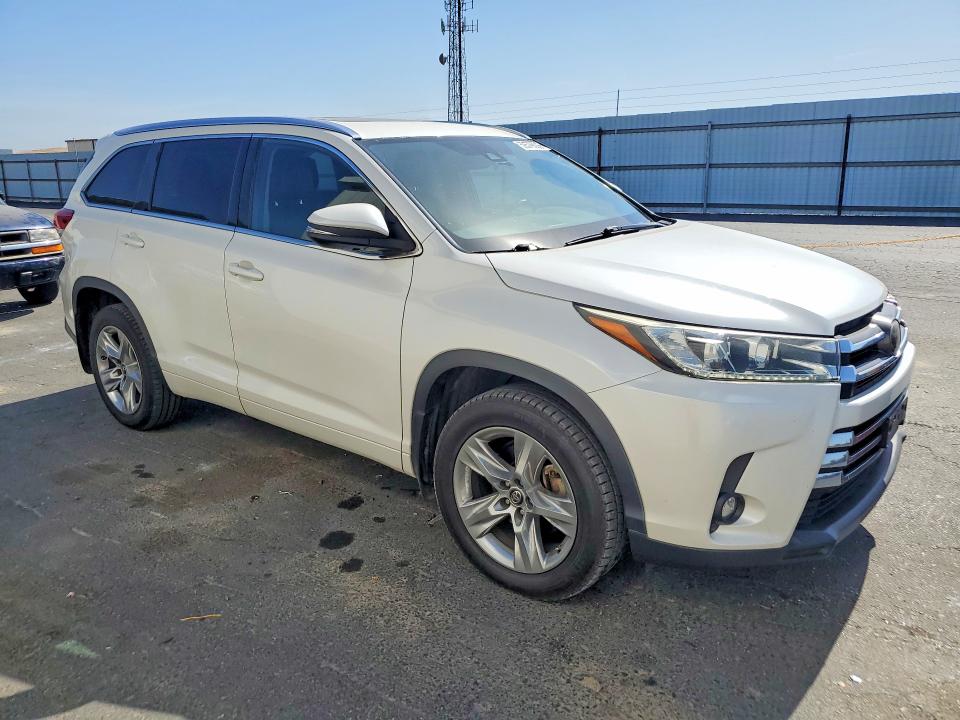 2019 Toyota Highlander VIN 5TDDZRFH3KS923257 COPART salvage auction — MINOR DENT/SCRATCHES, Ca - Dis/Dlr/Exp Only Clean Title (P), sold $8,300 on 2026-07-30 (photo 4)