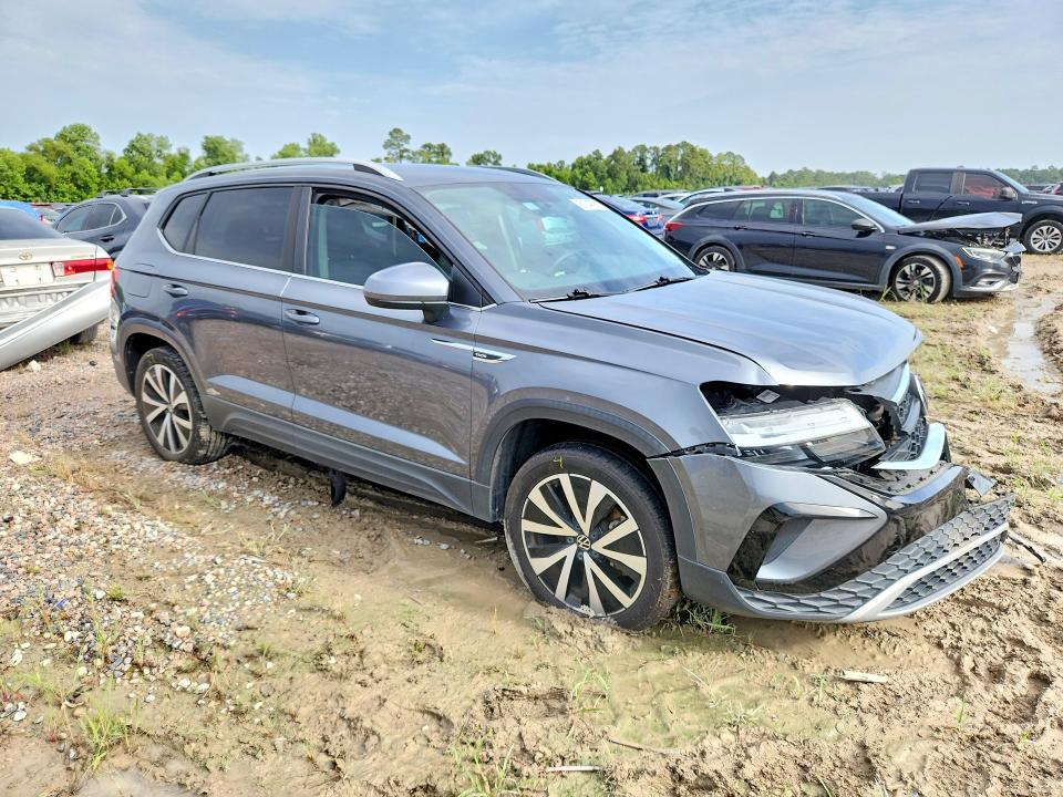 2022 Volkswagen Taos VIN 3VVWX7B21NM044432 COPART salvage auction — FRONT END, Tx - Salvage Vehicle Title, sold $2,100 on 2026-07-31 (photo 4)