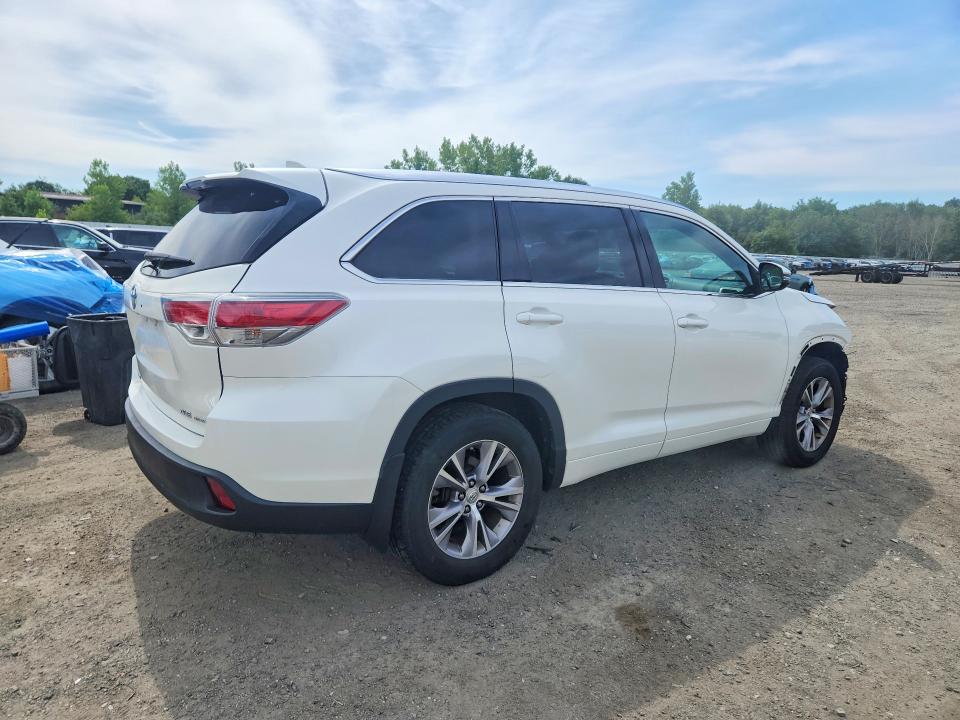 2014 Toyota Highlander VIN 5TDJKRFH3ES046653 COPART salvage auction — FRONT END, MA - CERT OF TITLE-RECONSTRCTD COLL, sold $300 on 2026-07-29 (photo 3)