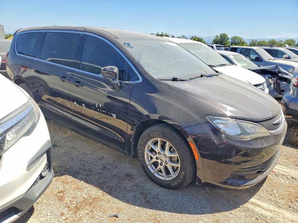 2017 Chrysler Pacifica VIN 2C4RC1DG6HR577208 COPART salvage auction — REAR END, CA - SALVAGE CERTIFICATE, sold $60 on 2026-07-24 (photo 4)