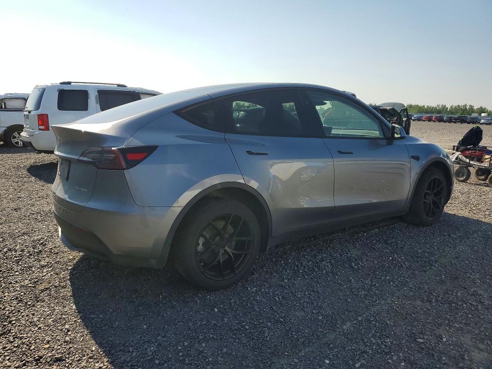2025 Tesla Model y VIN 7SAYGDEE9SF275268 COPART salvage auction — SIDE, ON - PERMIT NO BRAND - UNFIT, sold $9,500 on 2026-07-23 (photo 3)