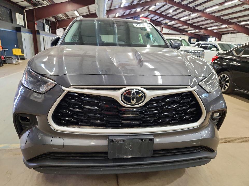 2022 Toyota Highlander VIN 5TDGZRBH5NS203028 COPART salvage auction — MINOR DENT/SCRATCHES, Ma - Certificate Of Title, sold $4,950 on 2026-07-23 (photo 5)