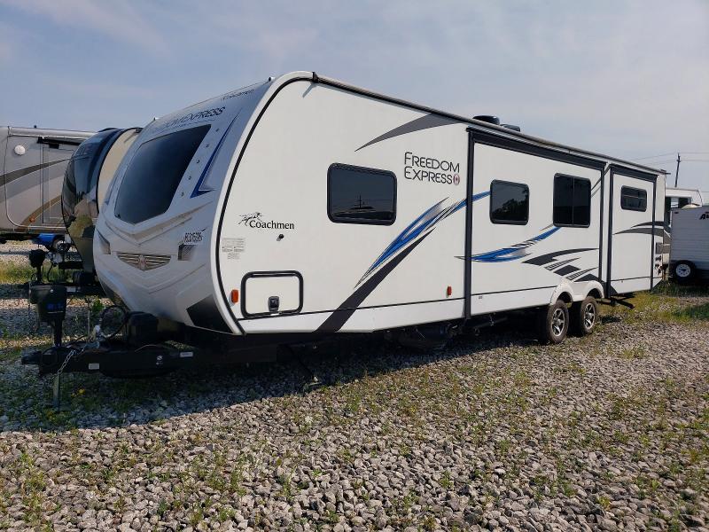 2020 Coach Freedom VIN 5ZT2FEXB9LW010022 COPART salvage auction — UNDERCARRIAGE, ON - PERMIT NO BRAND - UNFIT, sold $3,250 on 2026-07-28 (photo 3)