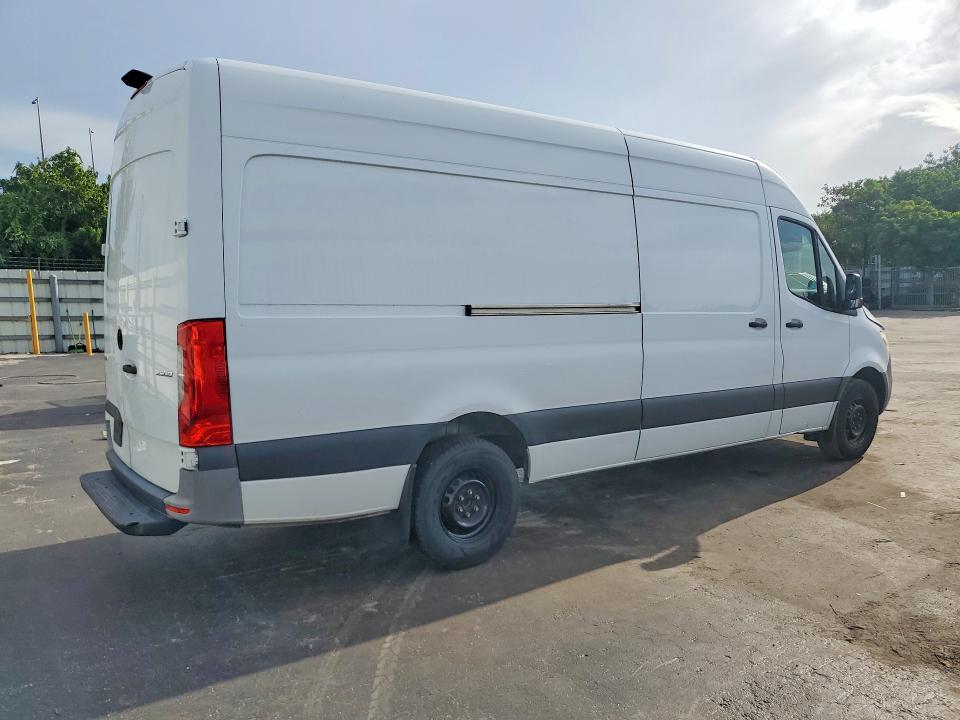 2022 Mercedes-benz Sprinter VIN W1Y4ECHY9NT082357 COPART salvage auction — MECHANICAL, FL - CERTIFICATE OF TITLE (P), sold $10,300 on 2026-07-28 (photo 3)