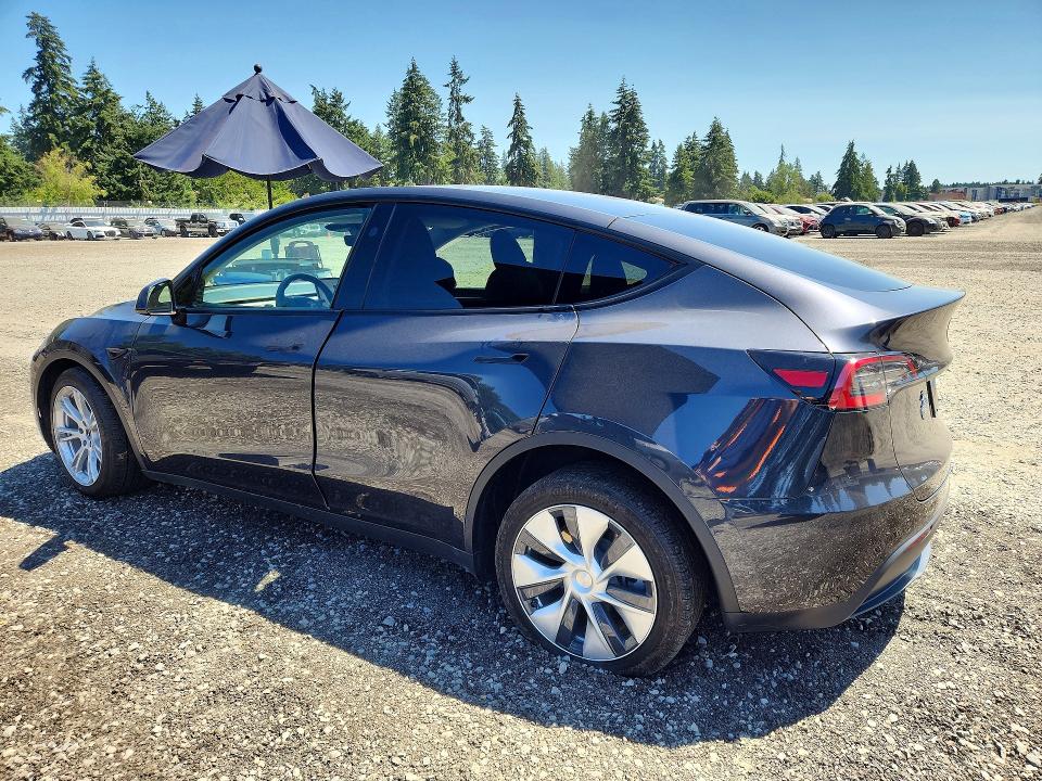 2024 Tesla Model y VIN 7SAYGDEE5RF053823 COPART salvage auction — FRONT END, Salvage Title, sold $11,100 on 2026-07-21 (photo 2)