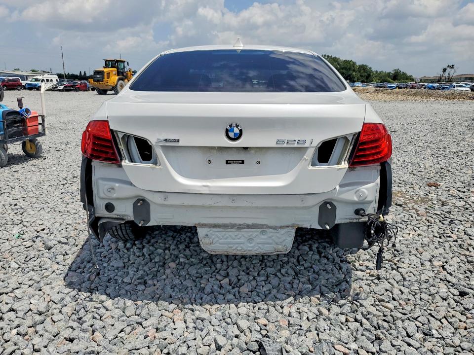2015 BMW 5er VIN WBA5A7C50FD627525 COPART salvage auction — REAR END, Fl - Cert Of Title Slvg Rebuildable, sold $5,600 on 2026-07-31 (photo 6)
