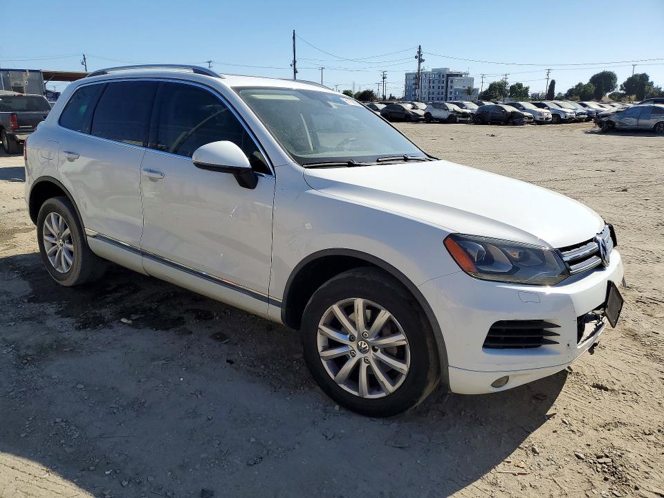 2012 Volkswagen Touareg VIN WVGEF9BP4CD007755 COPART salvage auction — FRONT END, Ca - Dis/Dlr/Exp Only Clean Title, sold $1,000 on 2026-07-20 (photo 4)