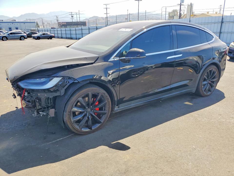 2020 Tesla Model x VIN 5YJXCDE47LF304537 — COPART salvage auction photo