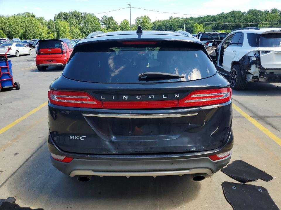 2019 Lincoln Mkc VIN 5LMCJ3C99KUL31458 COPART salvage auction — MINOR DENT/SCRATCHES, WV - CERTIFICATE OF TITLE (P), sold $1,050 on 2026-07-30 (photo 6)