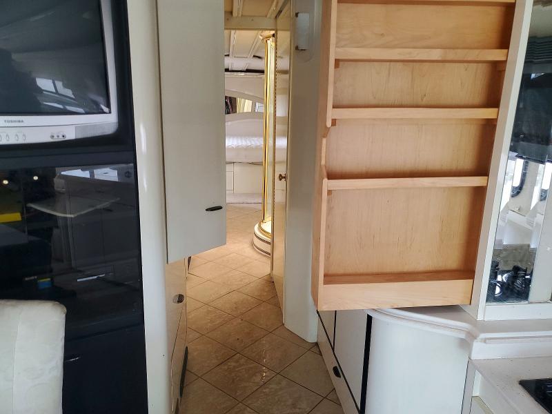 1999 Spartan motors Motorhome 4vz VIN 4VZAT179XXC029230 COPART salvage auction — VANDALISM, OH - CERT OF TITLE-SALVAGE, sold $1,350 on 2026-07-16 (photo 6)