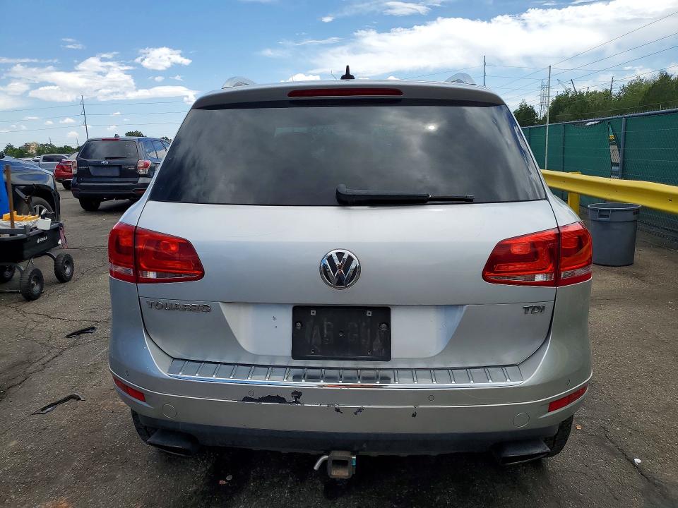 2012 Volkswagen Touareg VIN WVGFK9BP7CD001805 COPART salvage auction — ROLLOVER, Co - Salvage Title, sold $350 on 2026-08-13 (photo 6)