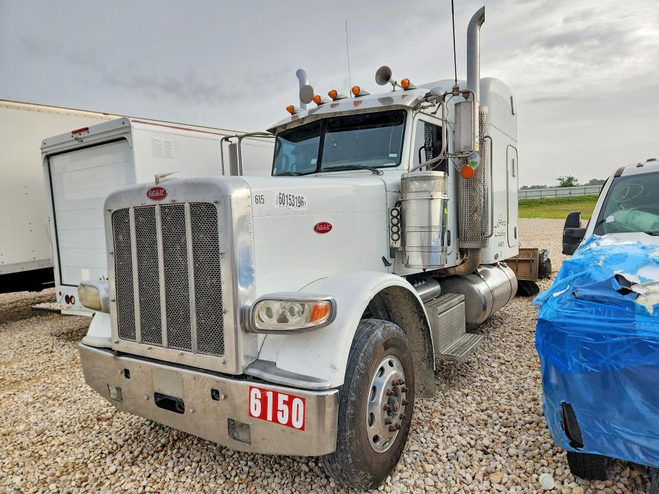 2011 Peterbilt 388 VIN 1XPWDP9X7BD126163 — COPART salvage auction photo