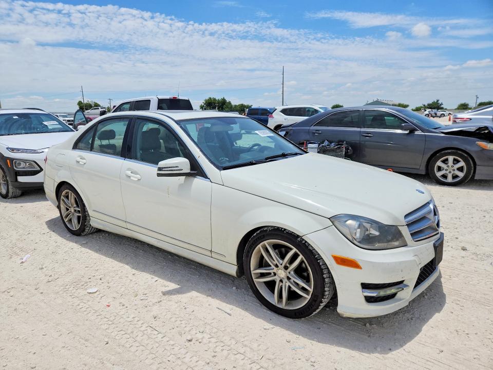 2012 Mercedes-benz C-klasse VIN WDDGF8BB0CR192004 COPART salvage auction — WATER/FLOOD, Salvage Title, sold $1,650 on 2026-08-13 (photo 4)