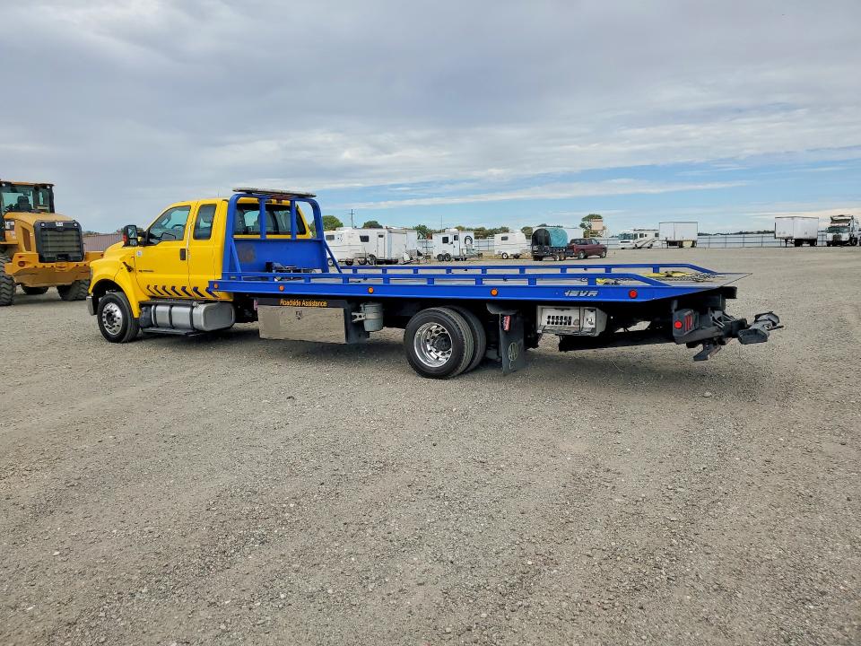 2019 Ford F-650 VIN 1FDWX6DC1KDF02357 COPART salvage auction — MINOR DENT/SCRATCHES, CA - DIS/DLR/EXP ONLY CLEAN TITLE (P), sold $15,800 on 2026-07-30 (photo 2)