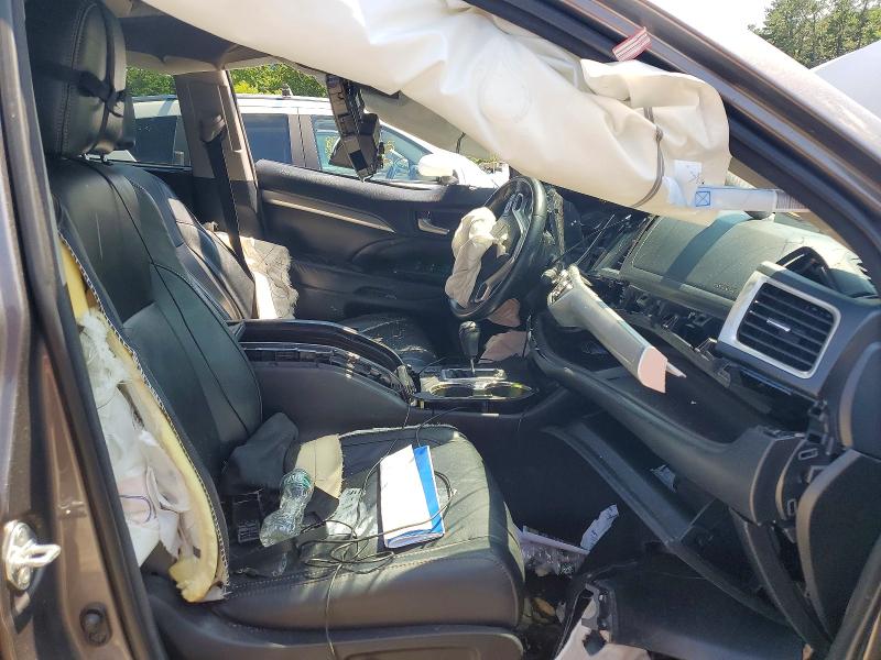 2017 Toyota Highlander VIN 5TDJZRFH8HS468689 COPART salvage auction — ALL OVER, MA - CERT OF TITLE-SALVAGE, sold $3,650 on 2026-07-29 (photo 7)