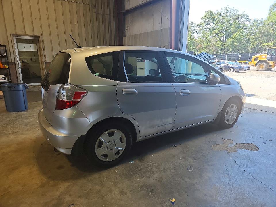 2013 Honda Fit VIN JHMGE8H30DC049019 COPART salvage auction — MINOR DENT/SCRATCHES, Va - Cert Of Title - Salvage, sold $225 on 2026-07-28 (photo 3)