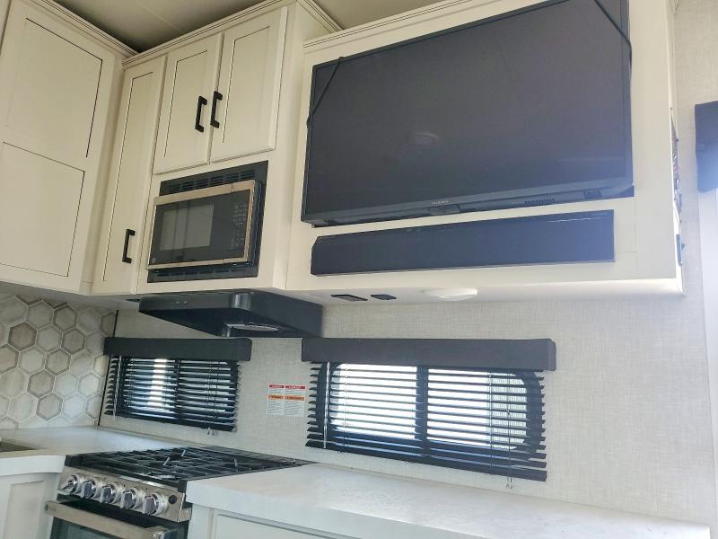 2024 Jayco Eagle VIN 1UJCA0BN4R1BL0182 COPART salvage auction — WATER/FLOOD, KY - CERT OF TITLE-SALVAGE WATER, sold $11,200 on 2026-08-20 (photo 7)