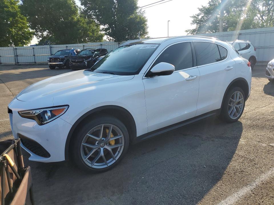 2018 Alfa romeo Stelvio VIN ZASFAKBN2J7B99712 COPART salvage auction — MINOR DENT/SCRATCHES, OH - CERTIFICATE OF TITLE (P), sold $7,000 on 2026-07-29 (photo 1)