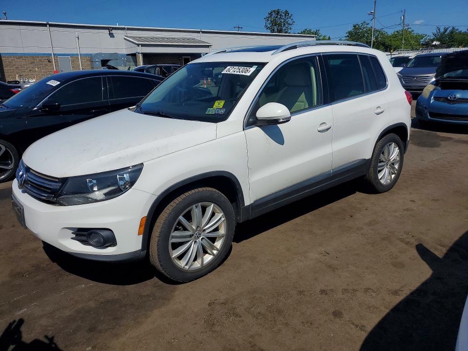 2014 Volkswagen Tiguan VIN WVGBV3AX2EW523382 COPART salvage auction — MINOR DENT/SCRATCHES, Ct - Certificate Of Title, sold $800 on 2026-07-28 (photo 1)